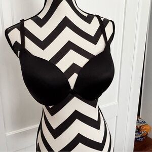 Maidenform Two-Tone Nude and Black Bra 40C